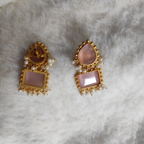 Matte Gold Rose Quartz Earrings - Picture 6 of 7